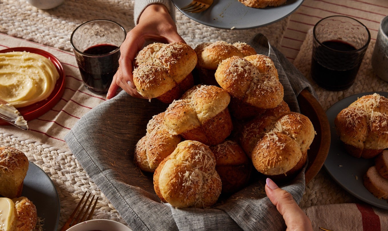 Cacio e Pepe Clover Rolls 