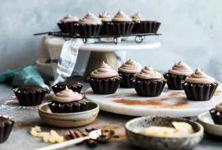 Gingerbread Cupcakes with Cinnamon Cream Cheese Frosting