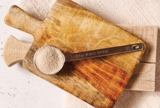 Measuring spoon with yeast