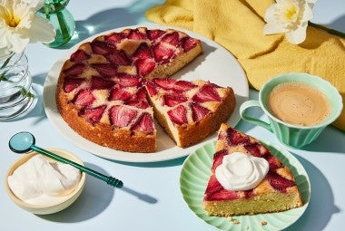 Super-Simple Strawberry Cake